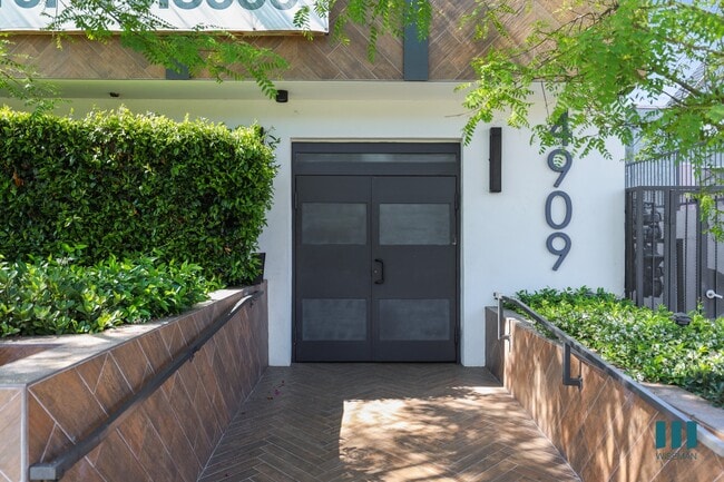 Front Entrance - Rosewood Heights by Wiseman