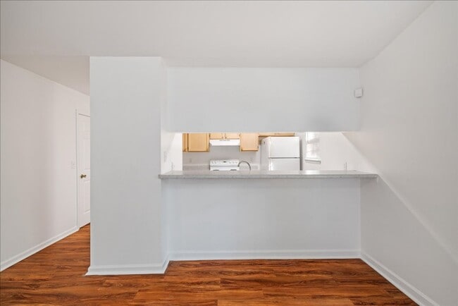 1856 Honeysuckle Dr