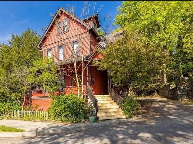 Photo - 101 Linn St