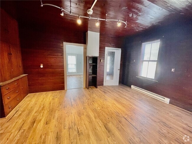 Building Photo - 113 W Main St Rental