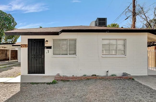 Photo - 2715 E Oak St Unit 1