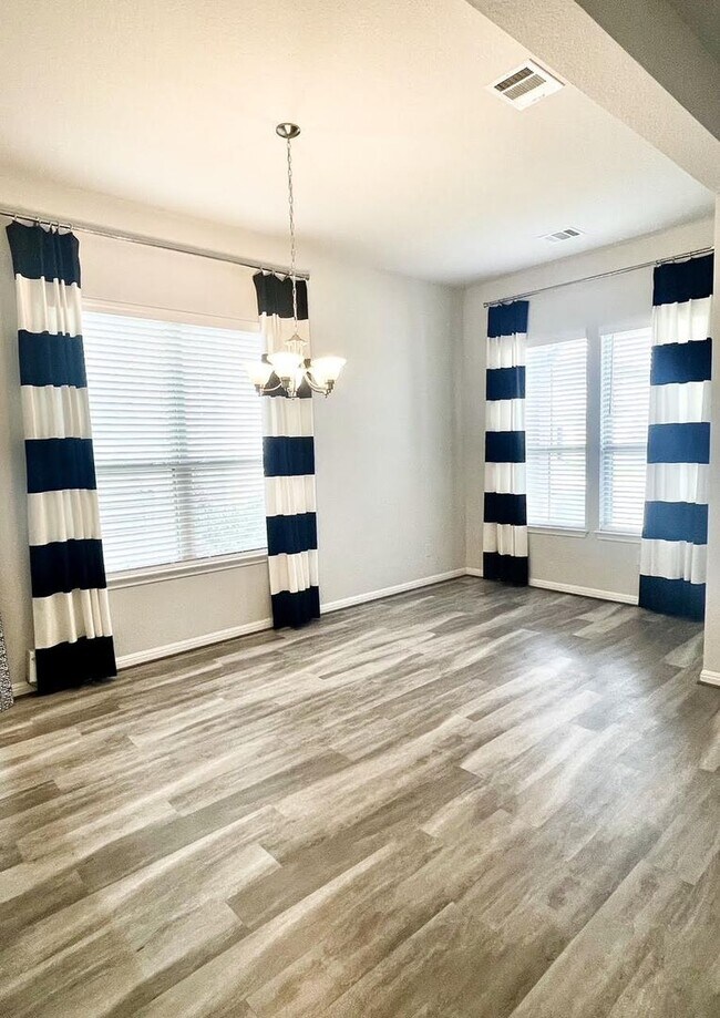 Photo - 5005 Drovers Path