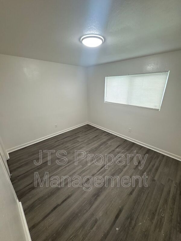 Photo - 2840 Sweet Way