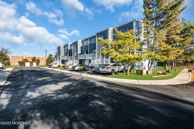 Photo - 4 Black Pine Ln