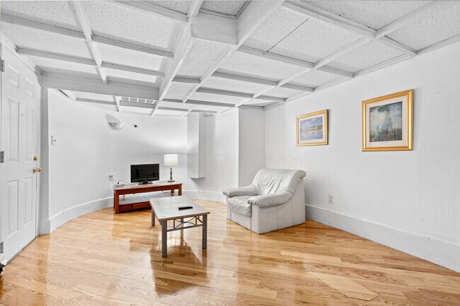 Photo - 306 Commonwealth Ave