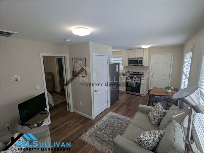 Photo - 2130 Sovereign St