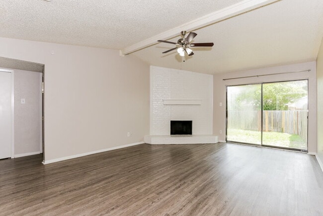 Photo - 2505 Crown Cir
