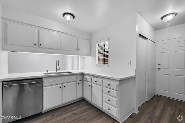 Building Photo - 28657 Conejo View Dr Rental