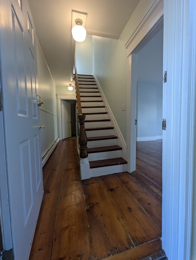 Entry foyer - 34 Tyng St Unit 34 Tyng Street