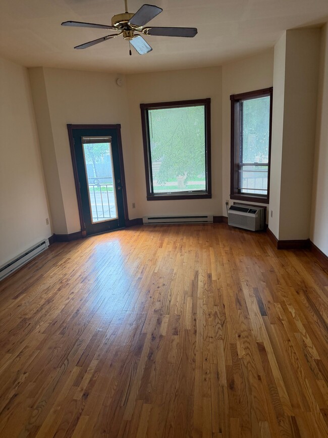 Photo - 402 W Dayton St Unidad 102