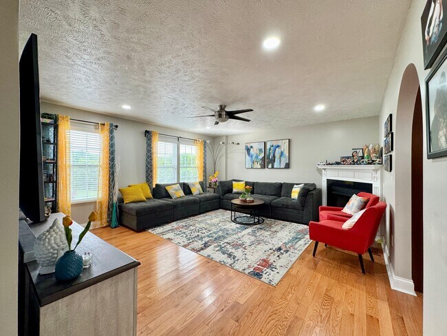 Photo - 233 Grace Manor Dr