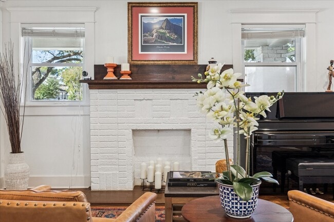 Photo - 825 Merrill St