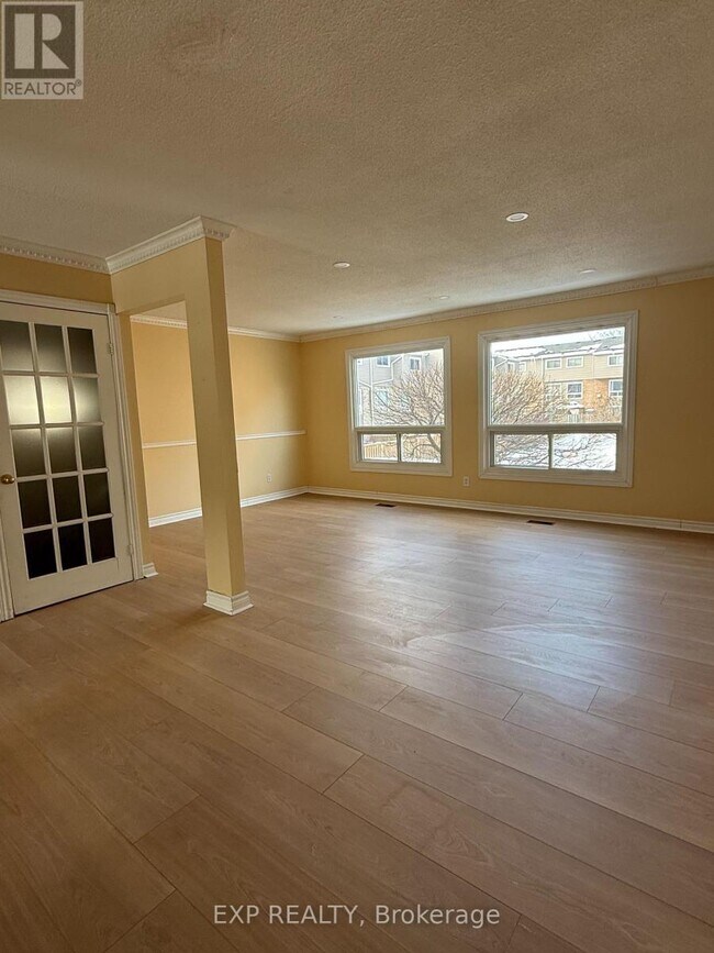 Photo - 2050 Upper Middle Rd