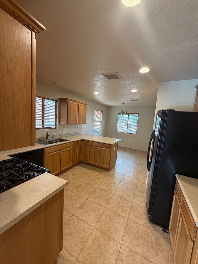 Photo - 4662 Redwood St