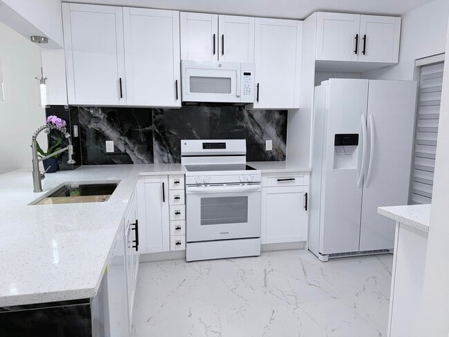 Building Photo - 300 E Club Cir Unit 107