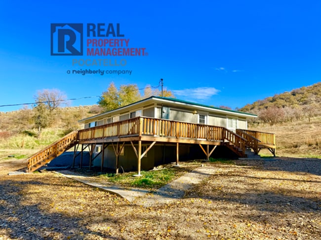 Building Photo - Beautiful 5 bed 2 bath country living - 5+...