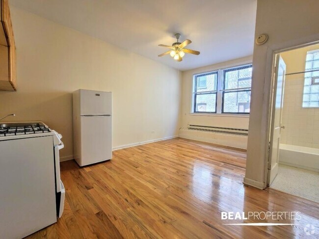 Building Photo - 0 bedroom in CHICAGO IL 60657 Unit 005 Rental