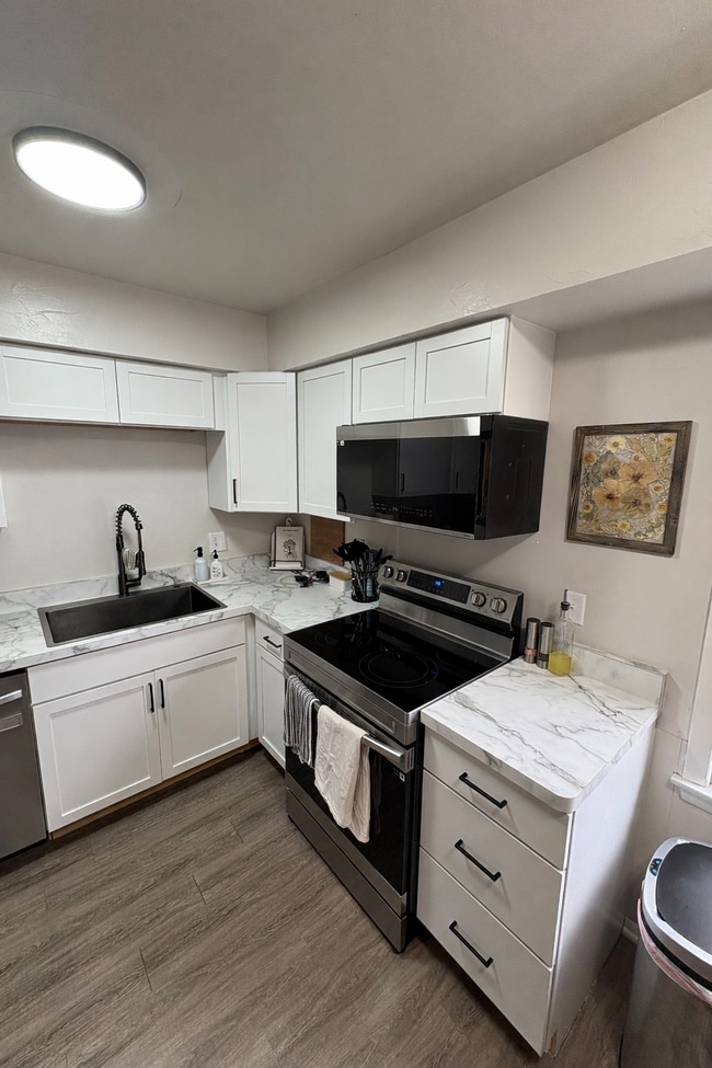 Photo - 2940 N 184th St