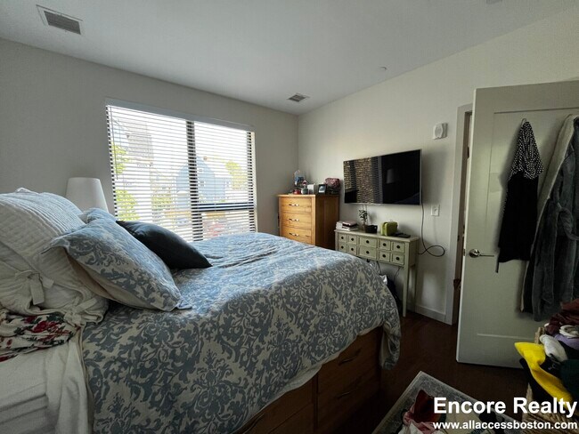 455 Harvard St Unit 204