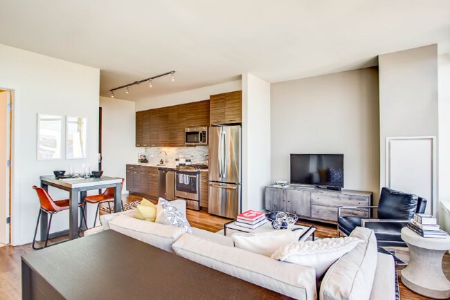 Photo - 339 W Chestnut St