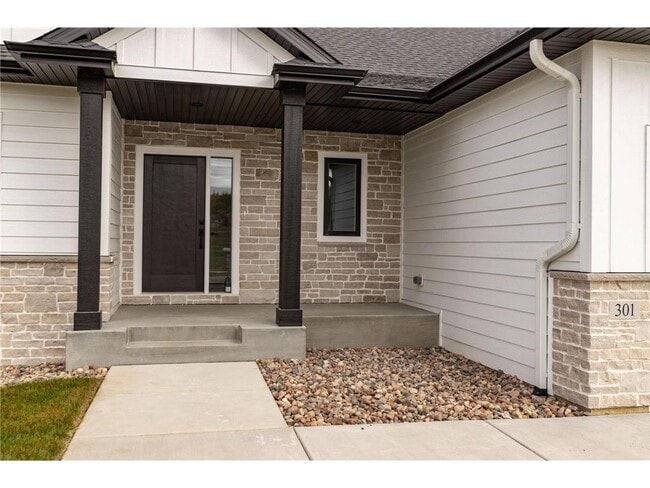 Photo - 301 Somerby Pkwy NE