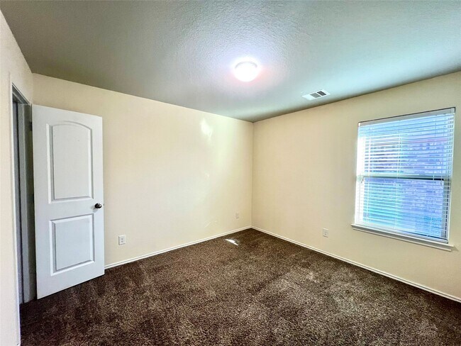 Photo - 6015 Lilly Belle St