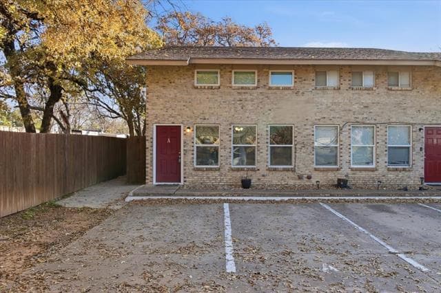 Building Photo - 1200 Tyra Ln