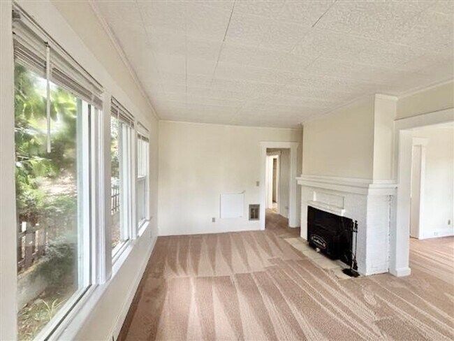 Photo - 4457 Woodland Park Ave N Unit A