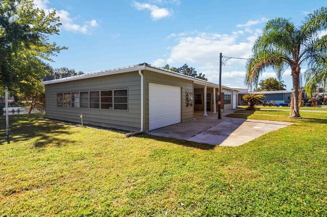 Photo - Charming 2BR/2BA Waterfront Home for Rent ...