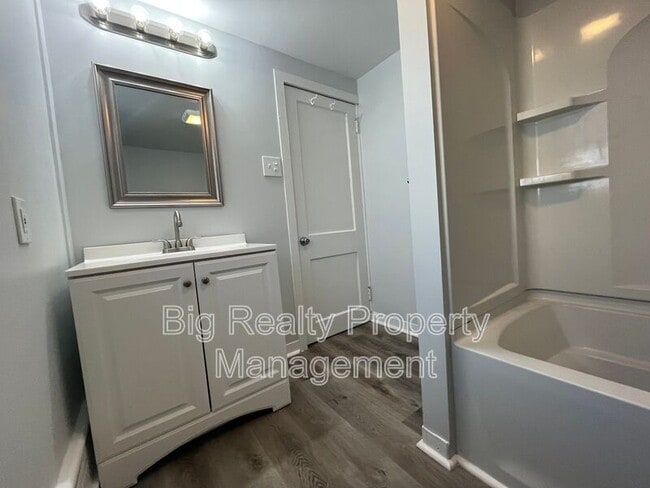 Photo - 513 Center St