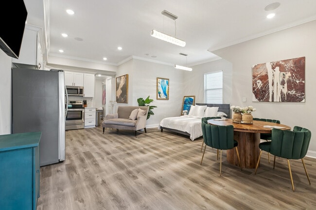 Photo - 2323 Leonidas St