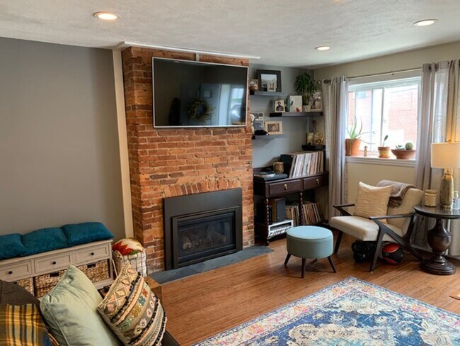 Photo - 262 45th St