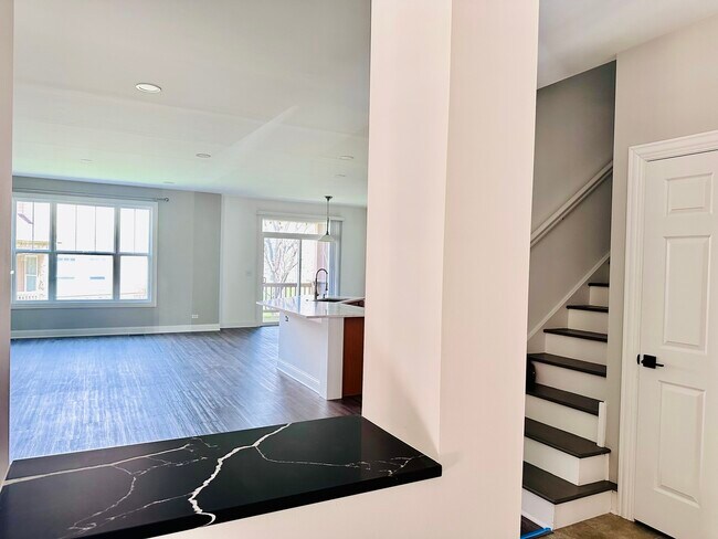 Photo - 1875 Crenshaw Cir