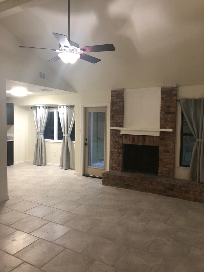Open for entertaining. - 9207 Cliff Way St