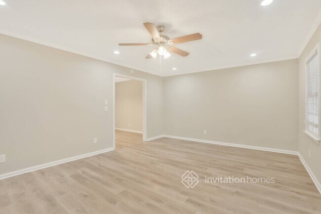 Photo - 902 Laurel Ct