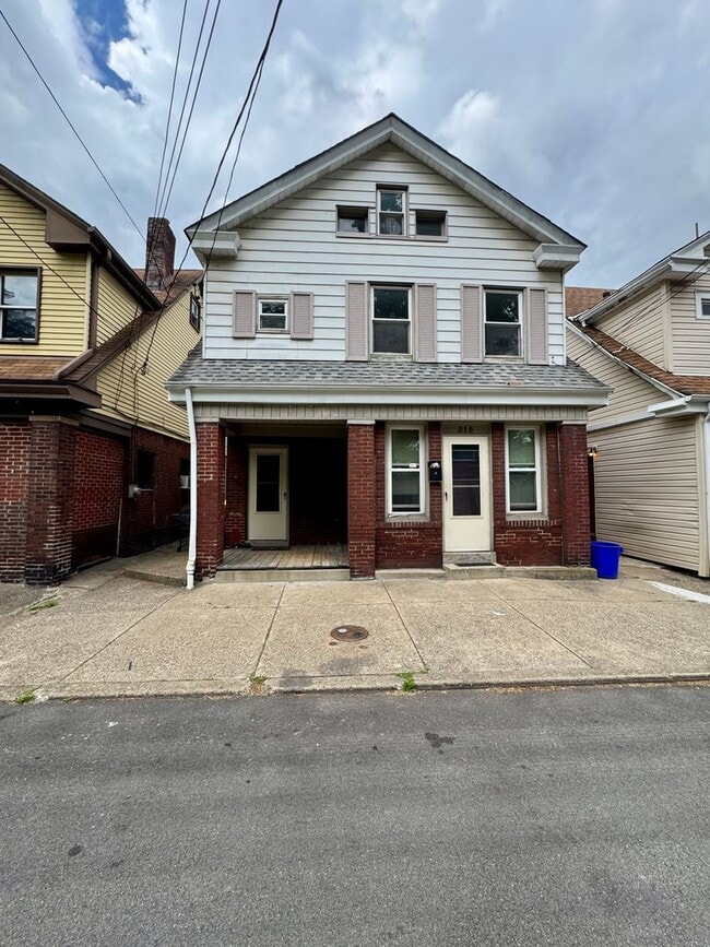 215 Spencer Ave Unit Upper