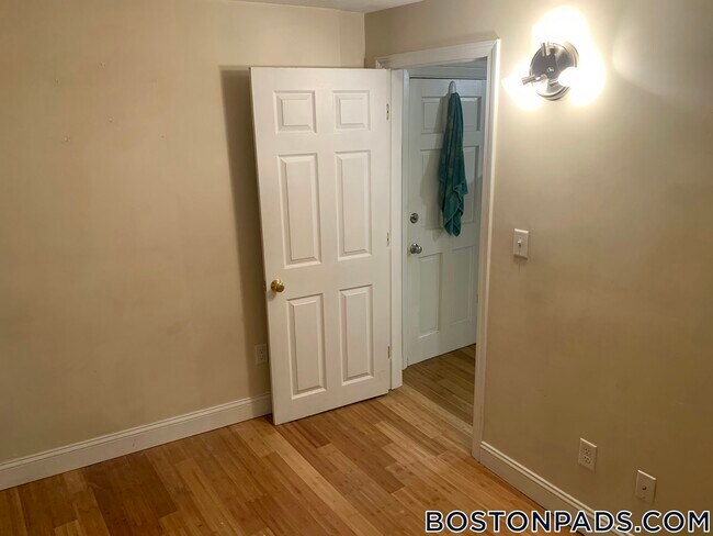 Photo - 20 Bartlett Pl Unit 1