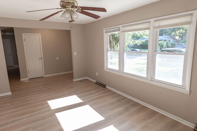 Photo - 3006 Lynnwood Dr