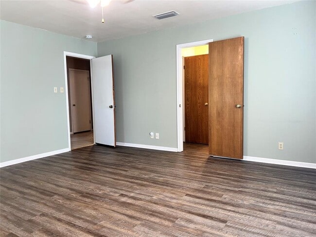 Photo - 209 Oak Crest Ln