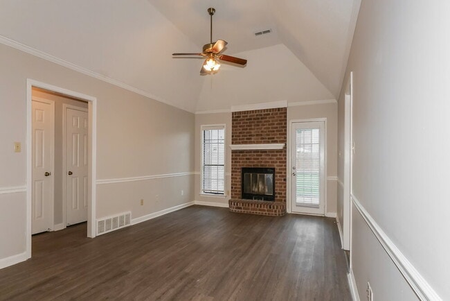 Photo - 2590 Laurelcrest Dr