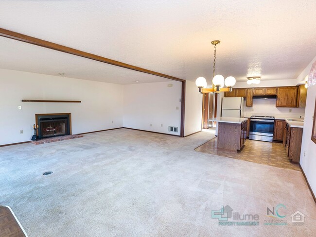 Building Photo - Charming 3-bedroom, 2-bath home in Seaside