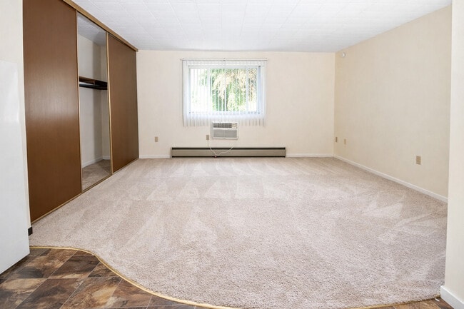 Studio - Foxwood Apartments