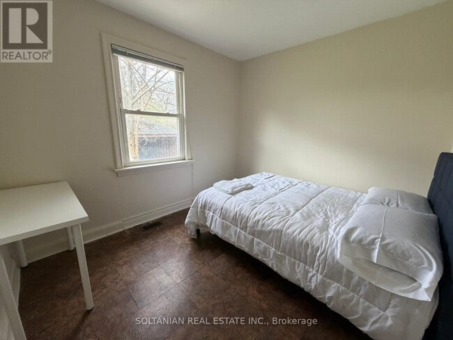 Photo - 197 Finch Ave E