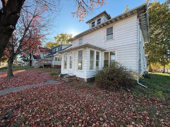 Building Photo - 1464 E 14th St Unit 3