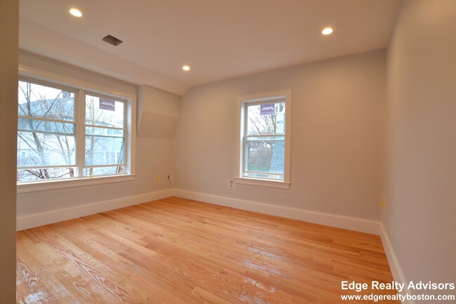 Photo - 16 Bothwell Rd Unit 2