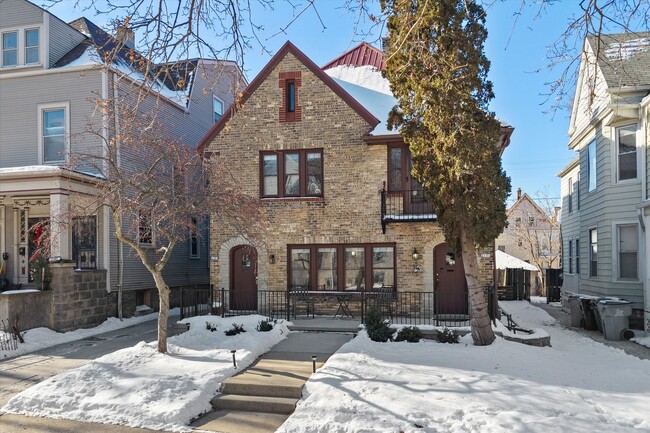 Building Photo - 2509-2511-2511 N Cramer St Unit 2511 N Cramer St