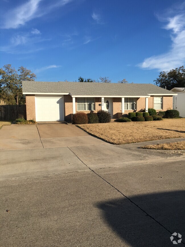 Building Photo - 2832 Stonebrook St Rental