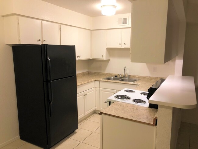 Building Photo - 4711 Convaire Ave Unit 2
