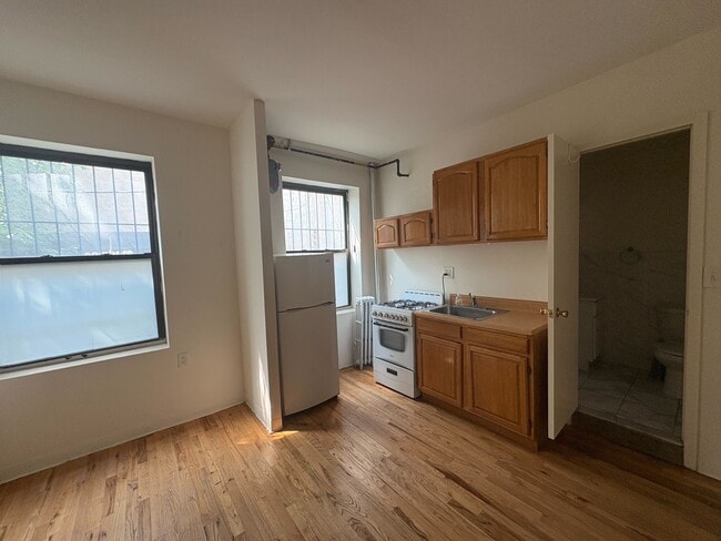 Photo - 328-330 E 14th St