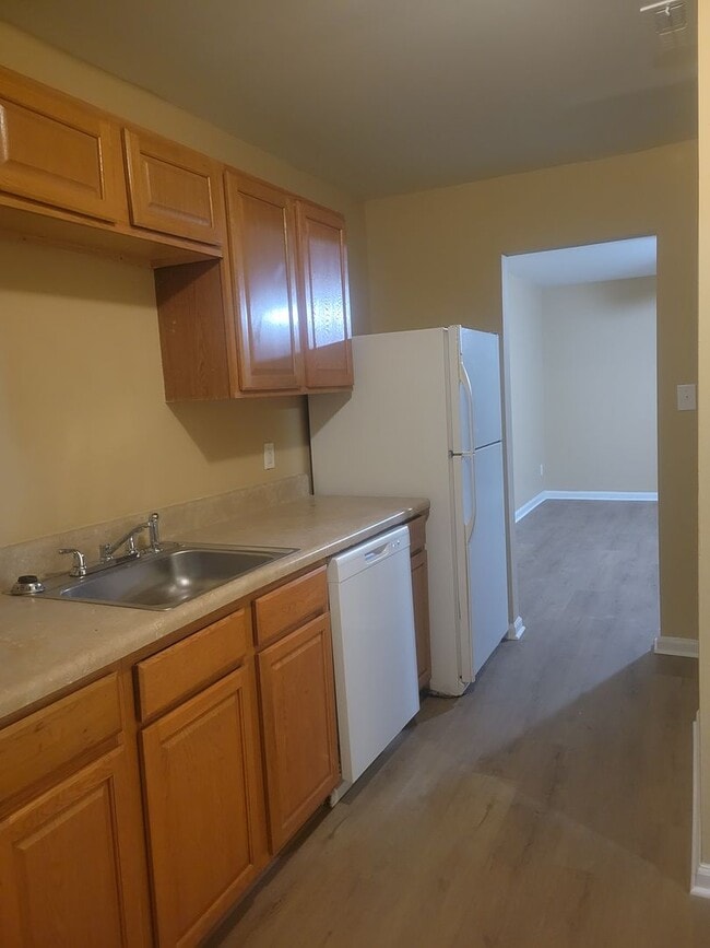 Photo - 4 bedroom, 1.5 bathrooms townhouse